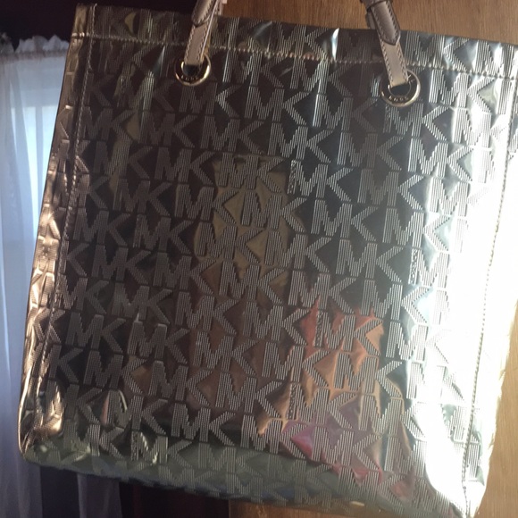 Purse - Picture 2 of 8